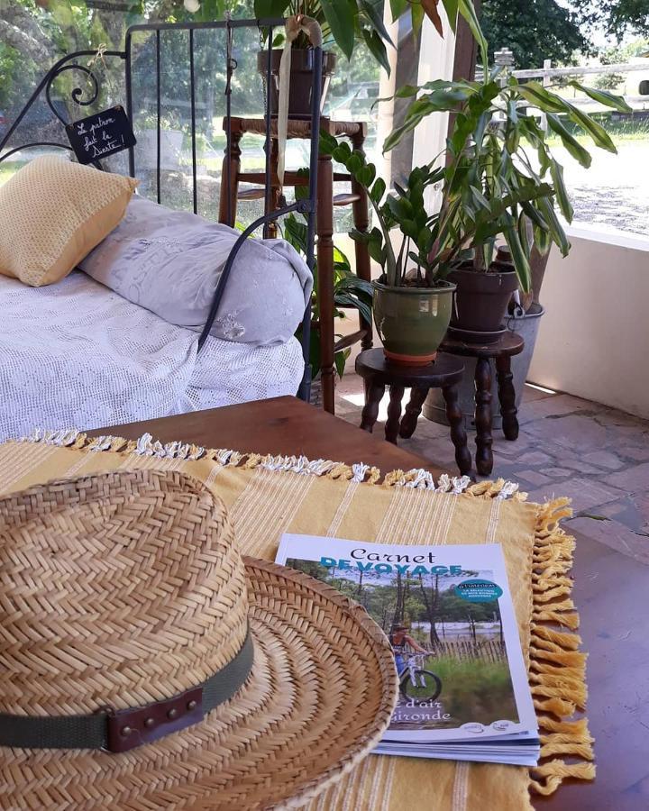 Roulotte Fleur Des Champs Villa Sigalens Exterior foto